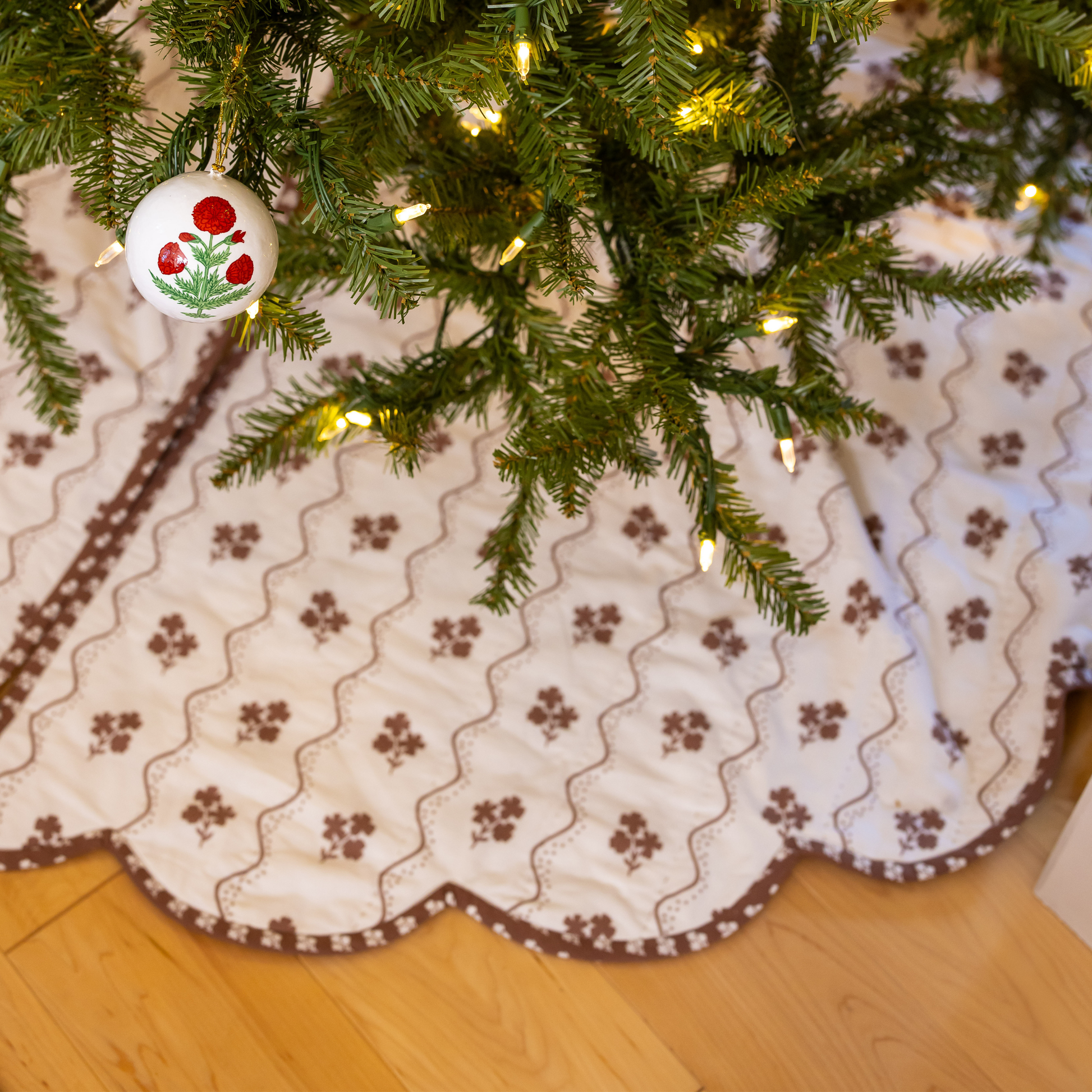Constance Chocolate Reversible Scalloped Tree Skirt