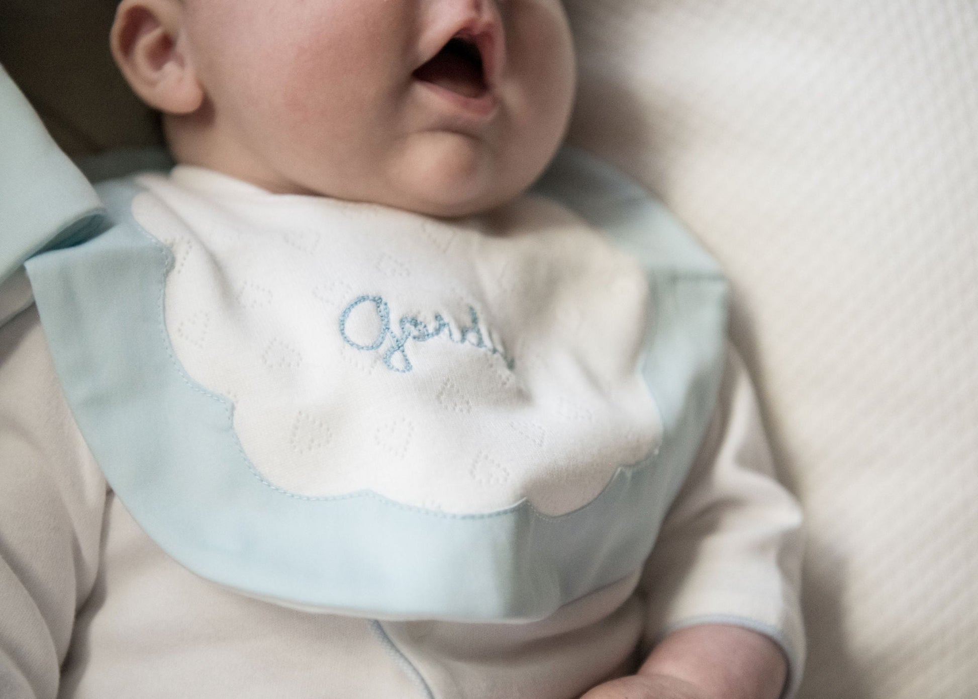 BABY SCALLOPED HEART COTTON KNIT BIB & BURP SET