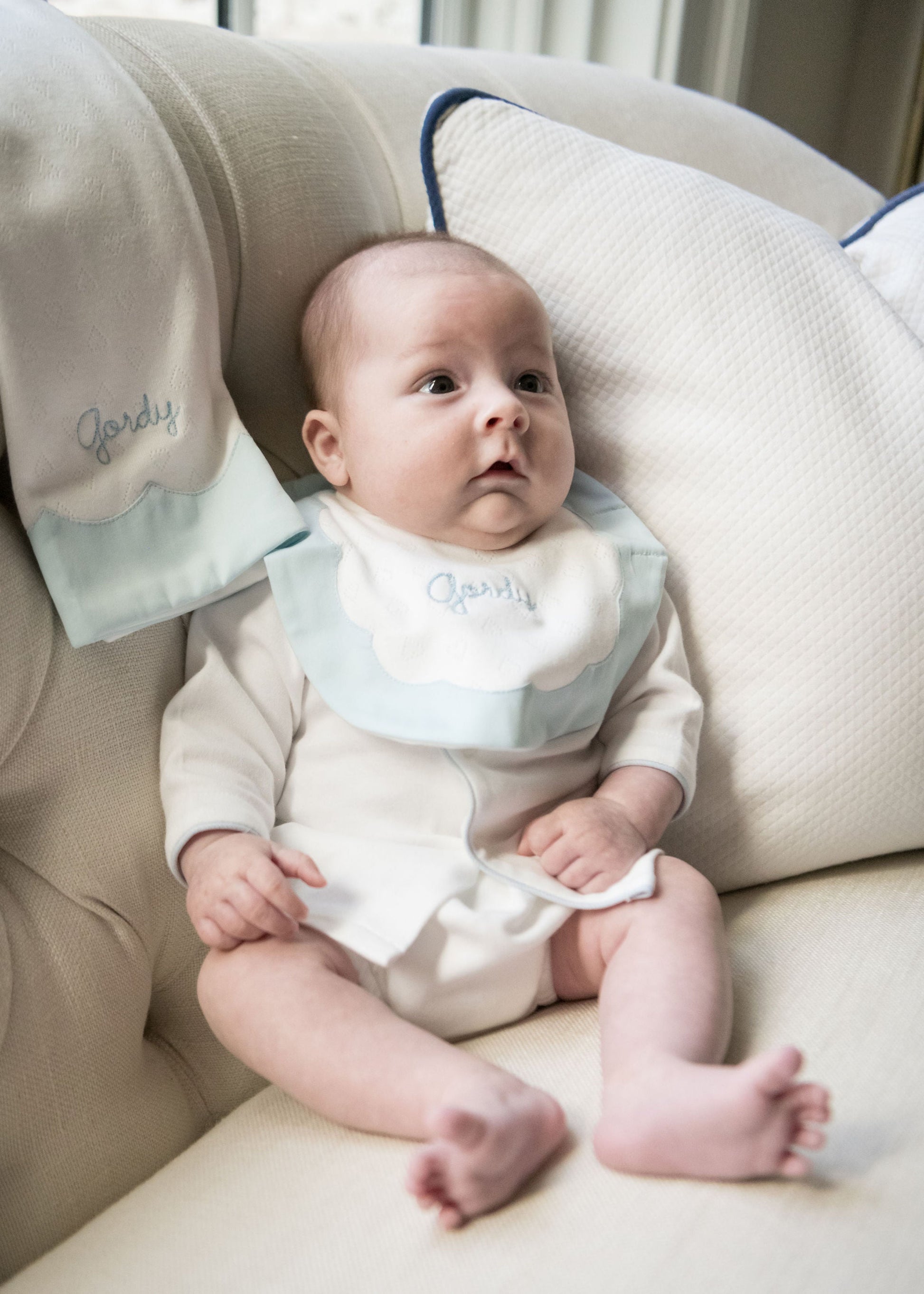 BABY SCALLOPED HEART COTTON KNIT BIB & BURP SET