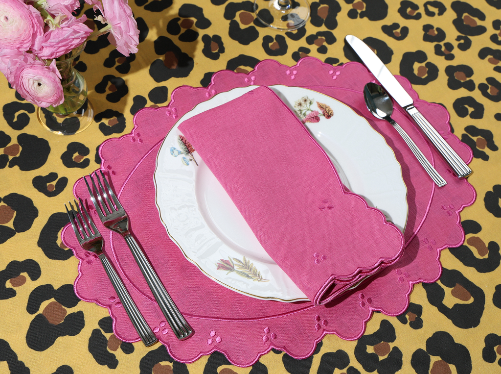 Eloise Pink Oval Linen Placemat